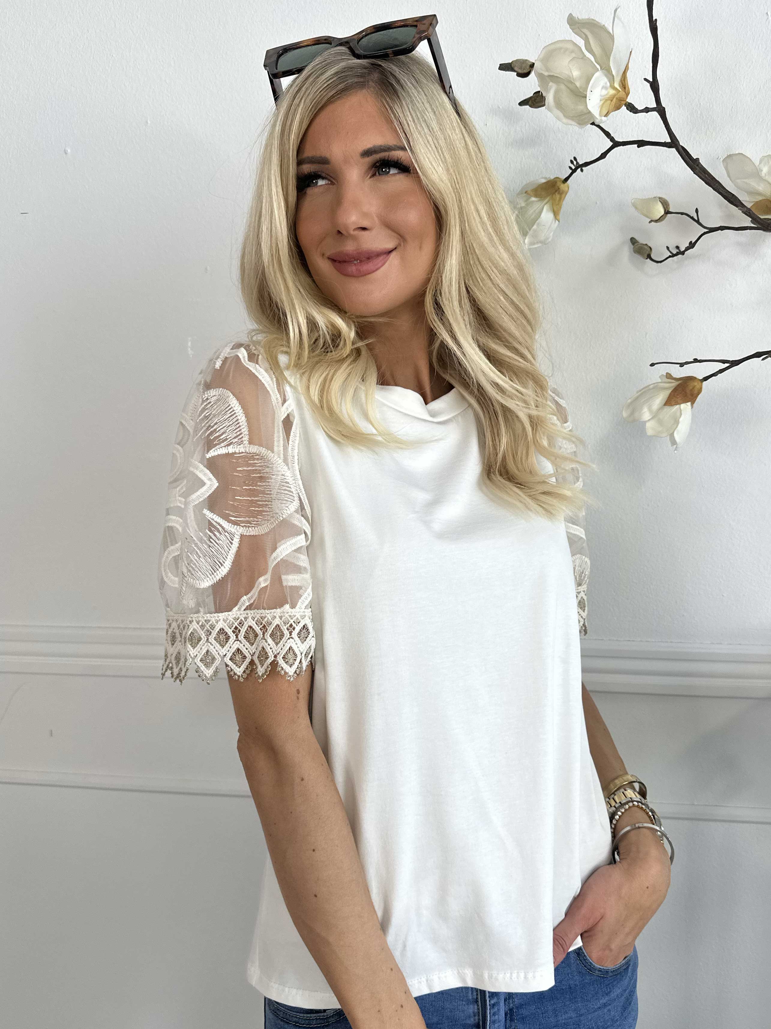 Nadine - T-shirt med ärmar i fin spets